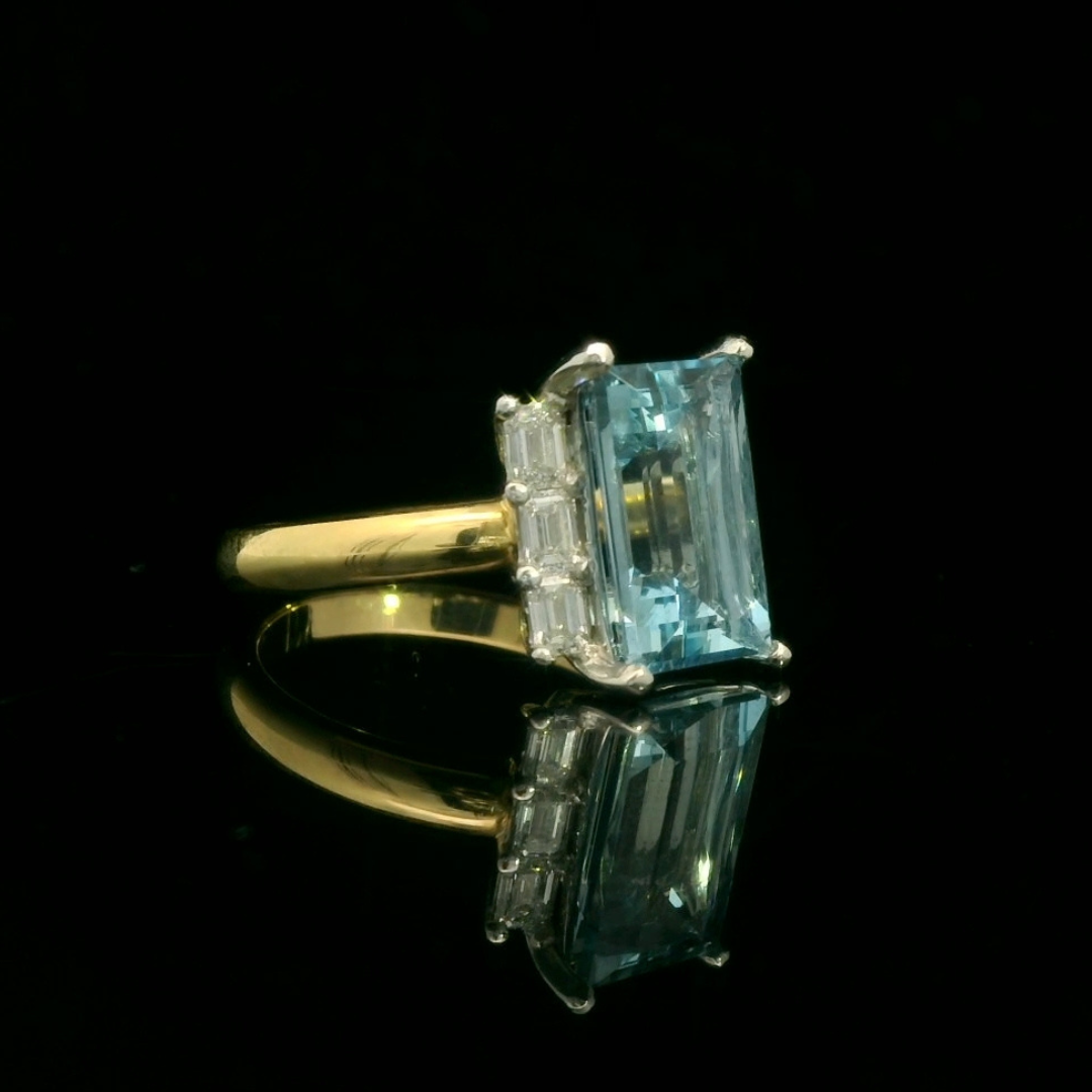 Aquamarine & Diamond Ring in Platinum & 18ct Yellow Gold