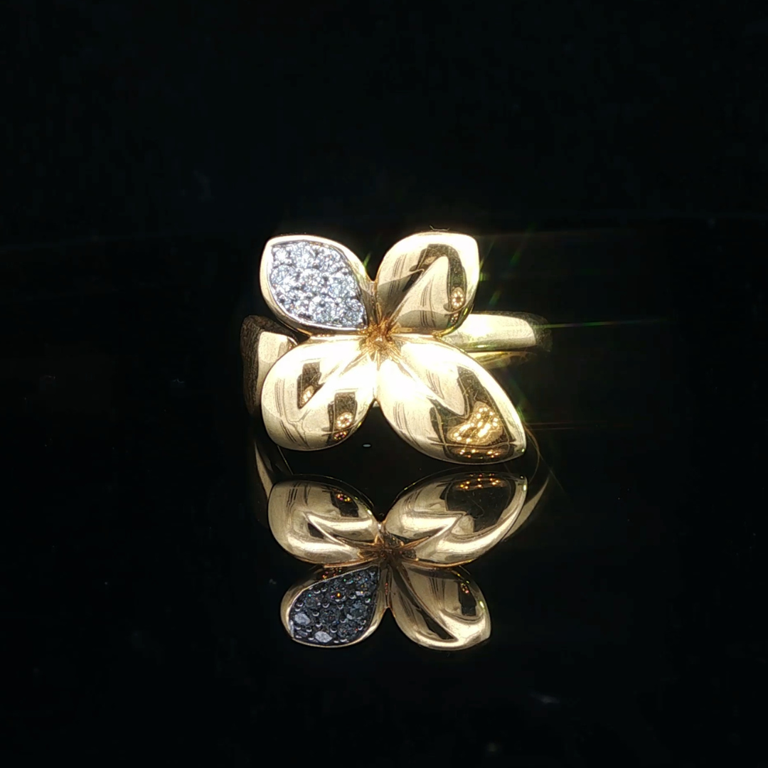 Diamond Flower Ring in 18ct Yellow GoldDiamond Flower Ring in 18ct Yellow Gold
