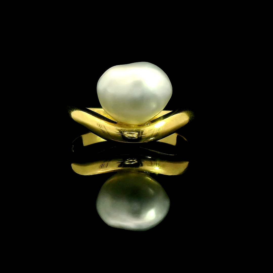 South Sea Pearl Ring in 18ct Yellow Gold | Brinkhaus Jewellers