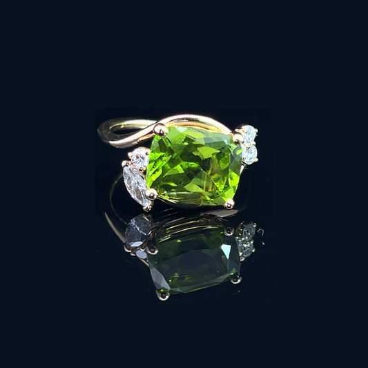 Cushion-Cut Peridot & Diamond Ring in 18ct Yellow Gold