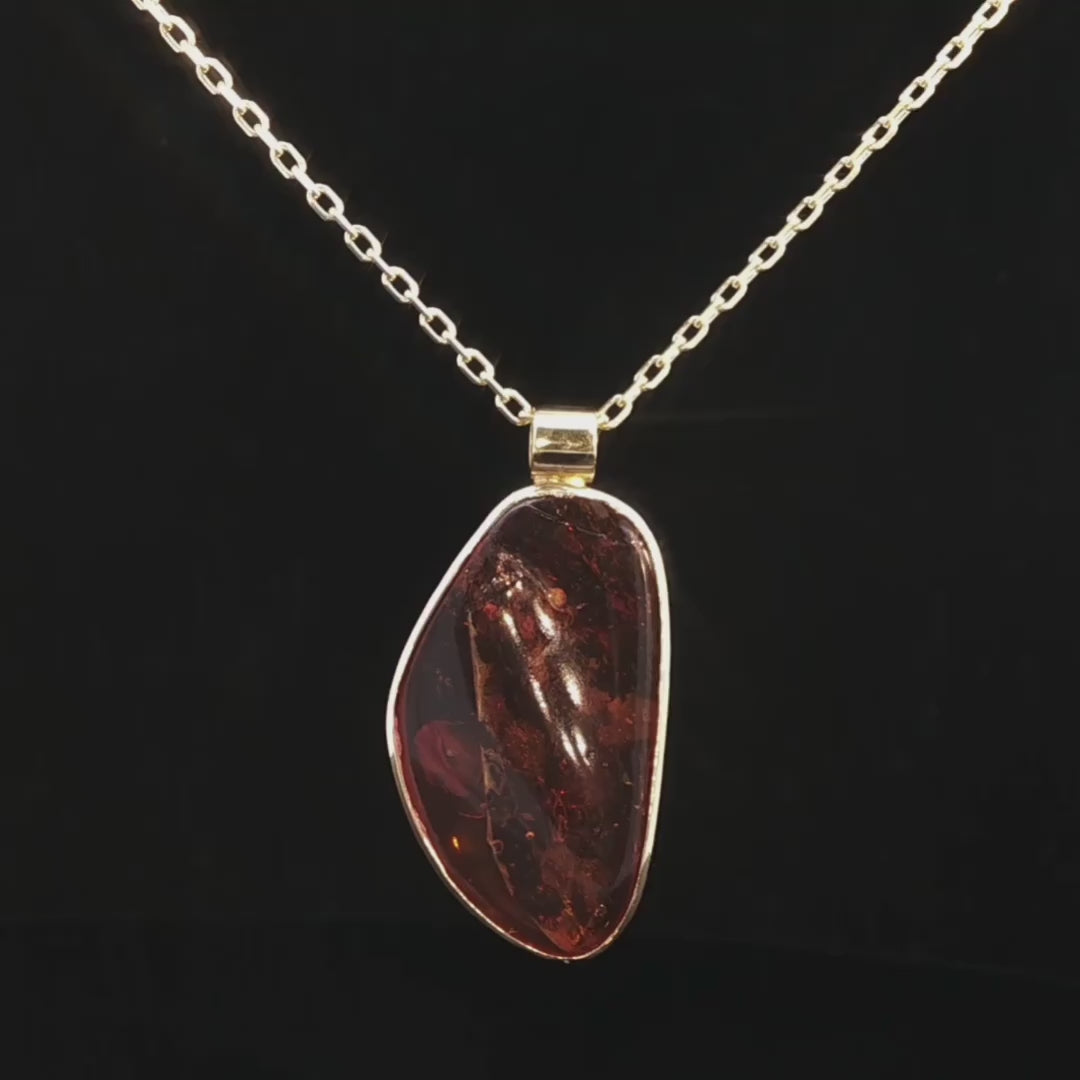 Amber Pendant in 18ct Yellow Gold